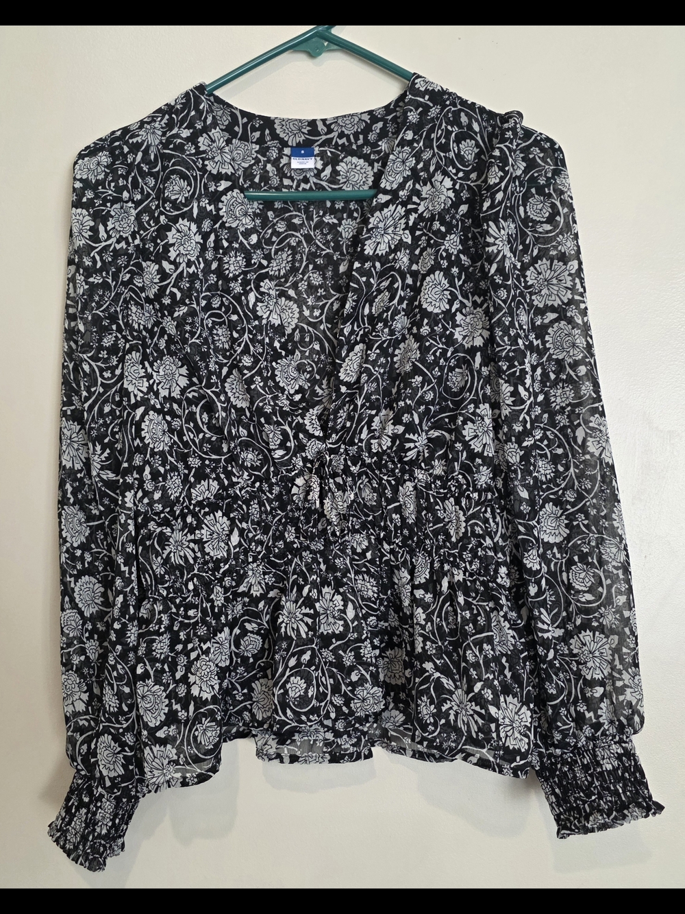 Old Navy Black & White Floral V-Neck Peplum Blouse Small